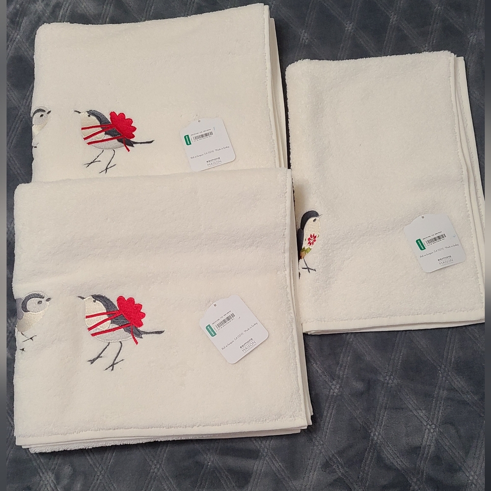 Simons Maison Christmas Bird Bath (Qty: 2) & Hand Towel (Qty: 1)
